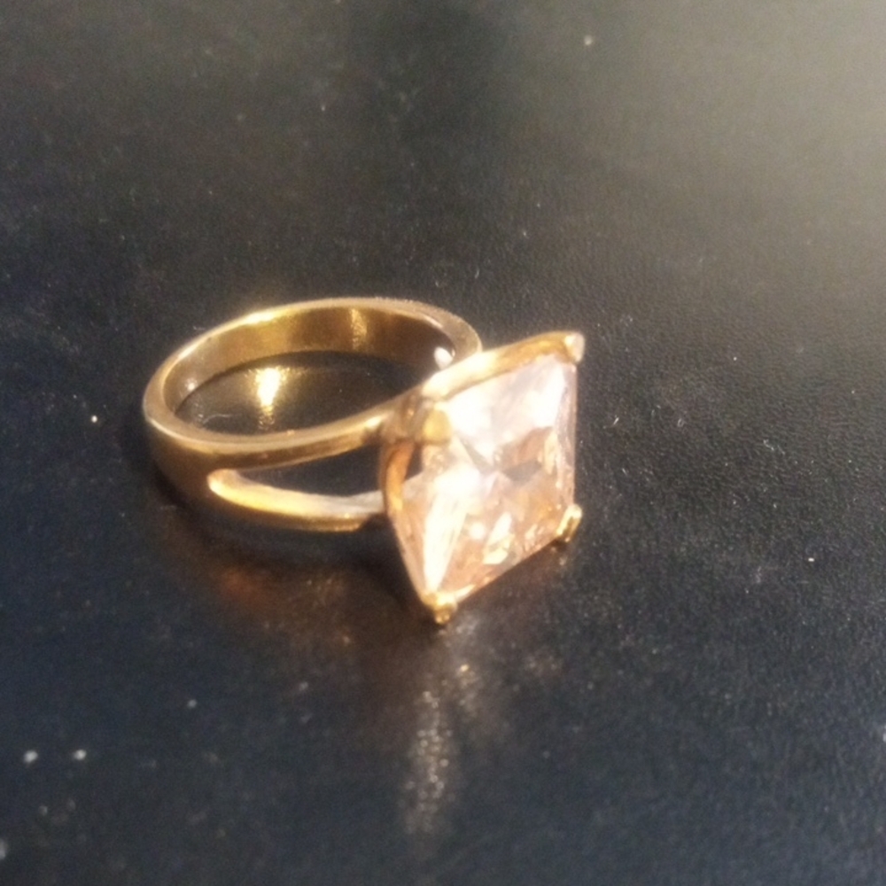 Fashion Sz 7 Ring with Peach Gemstone
